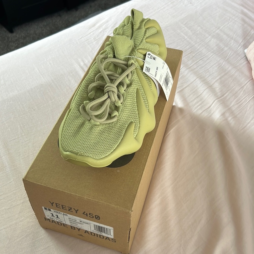 Yeezy Yellow Athletic Shoes with Chunky Silhouette